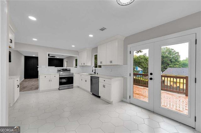 5271 Bridgewater Trace, Stone Mountain, GA 30088
