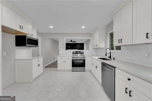 5271 Bridgewater Trace, Stone Mountain, GA 30088