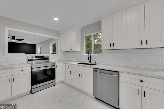 5271 Bridgewater Trace, Stone Mountain, GA 30088