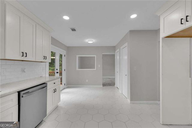 5271 Bridgewater Trace, Stone Mountain, GA 30088