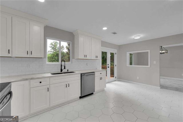 5271 Bridgewater Trace, Stone Mountain, GA 30088