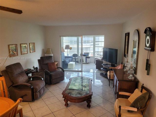 4801 NW 34th Street 602, Lauderdale Lakes, FL 33319