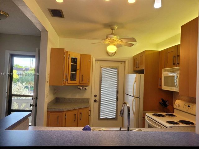 4801 NW 34th Street 602, Lauderdale Lakes, FL 33319