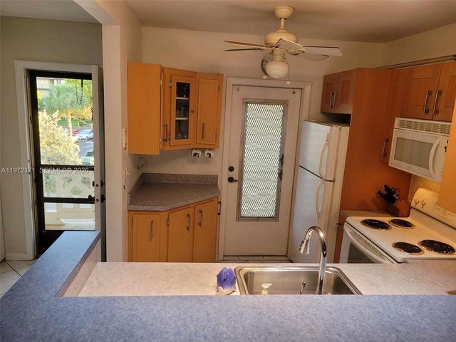 4801 NW 34th Street 602, Lauderdale Lakes, FL 33319