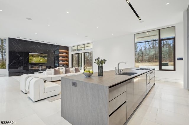 62 Geiger Ln, Warren Twp., NJ 07059