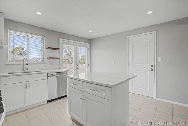 2132 S 76th East Place, Tulsa, OK 74129