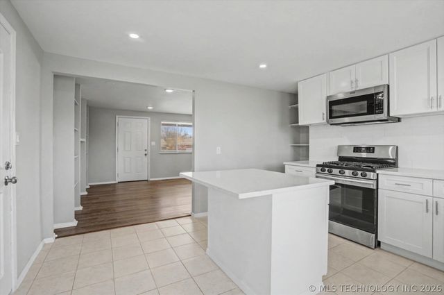 2132 S 76th East Place, Tulsa, OK 74129