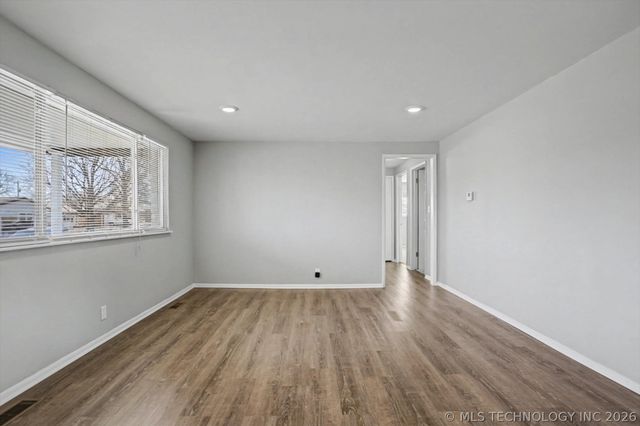 2132 S 76th East Place, Tulsa, OK 74129