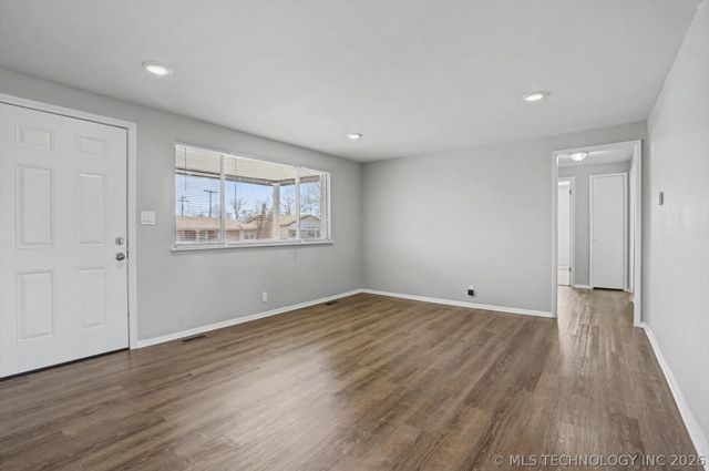 2132 S 76th East Place, Tulsa, OK 74129