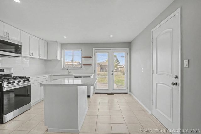 2132 S 76th East Place, Tulsa, OK 74129