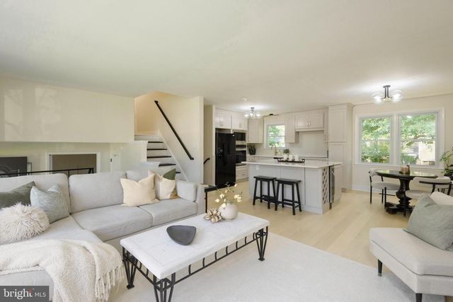 2014 FLORAL DR, Wilmington, DE 19810