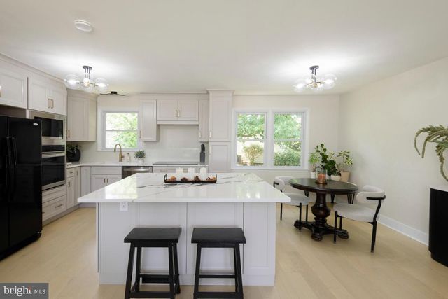 2014 FLORAL DR, Wilmington, DE 19810