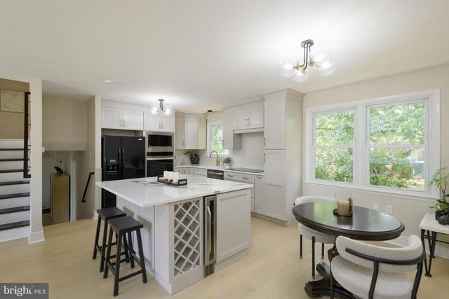 2014 FLORAL DR, Wilmington, DE 19810