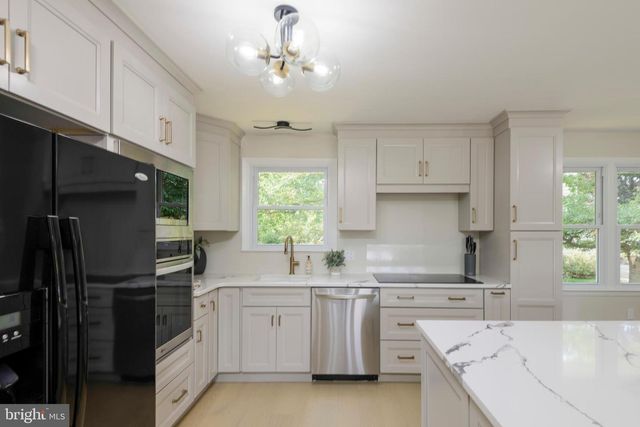 2014 FLORAL DR, Wilmington, DE 19810