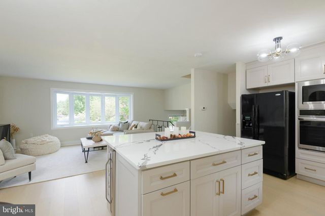 2014 FLORAL DR, Wilmington, DE 19810