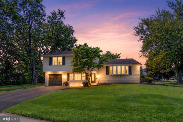 2014 FLORAL DR, Wilmington, DE 19810