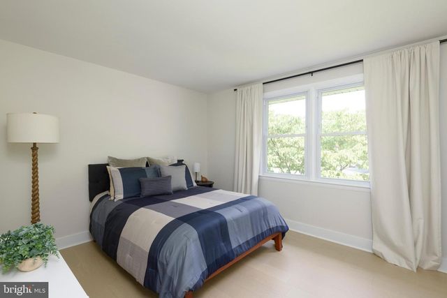 2014 FLORAL DR, Wilmington, DE 19810