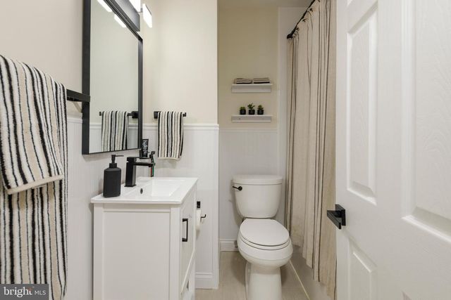 2014 FLORAL DR, Wilmington, DE 19810