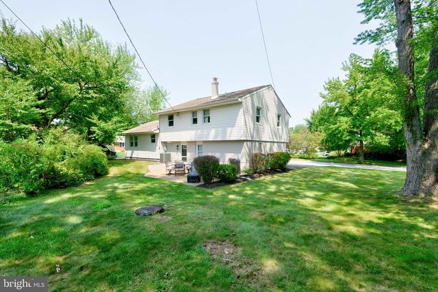 2014 FLORAL DR, Wilmington, DE 19810