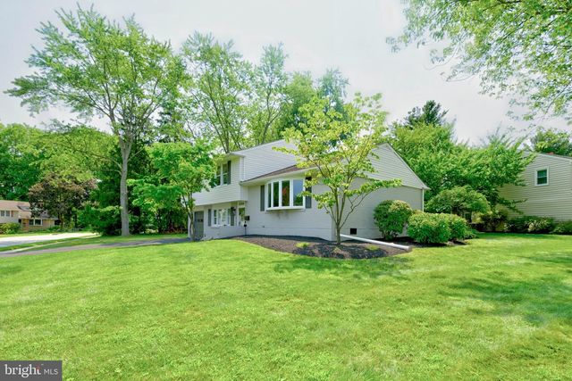 2014 FLORAL DR, Wilmington, DE 19810