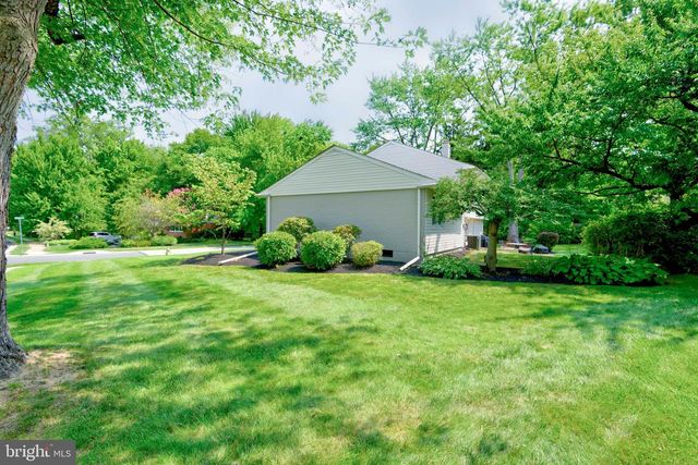 2014 FLORAL DR, Wilmington, DE 19810