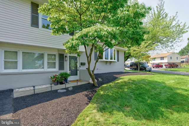 2014 FLORAL DR, Wilmington, DE 19810