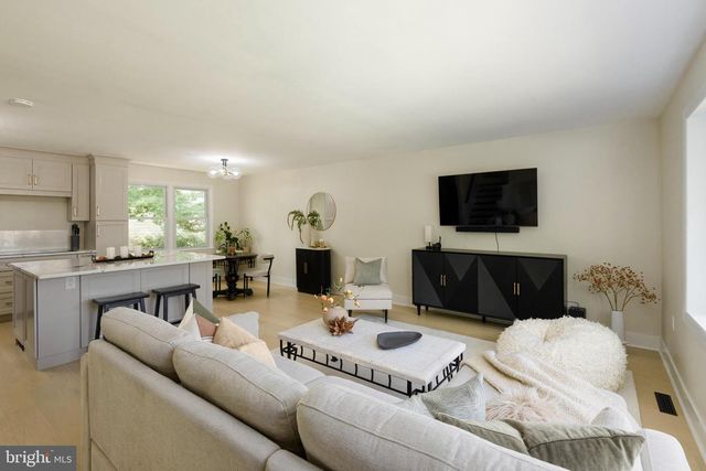 2014 FLORAL DR, Wilmington, DE 19810