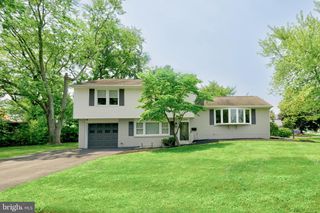 2014 FLORAL DR, Wilmington, DE 19810