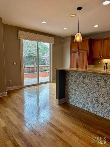 7288 Willow Creek Cir, Vallejo, CA 94591