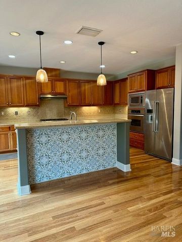 7288 Willow Creek Cir, Vallejo, CA 94591