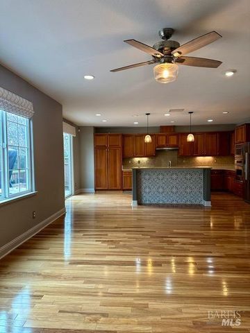 7288 Willow Creek Cir, Vallejo, CA 94591