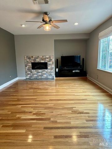 7288 Willow Creek Cir, Vallejo, CA 94591