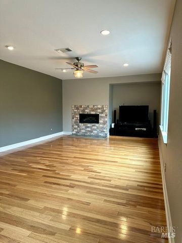 7288 Willow Creek Cir, Vallejo, CA 94591