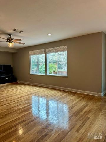 7288 Willow Creek Cir, Vallejo, CA 94591