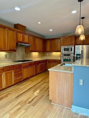 7288 Willow Creek Cir, Vallejo, CA 94591
