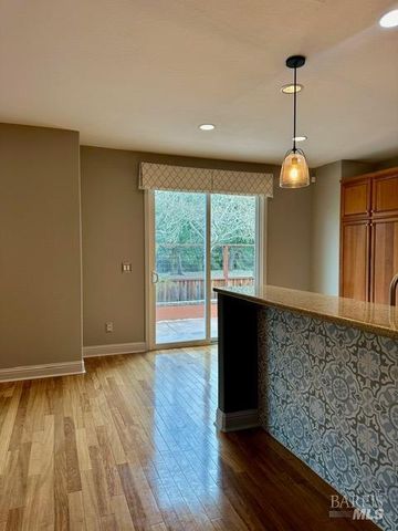 7288 Willow Creek Cir, Vallejo, CA 94591