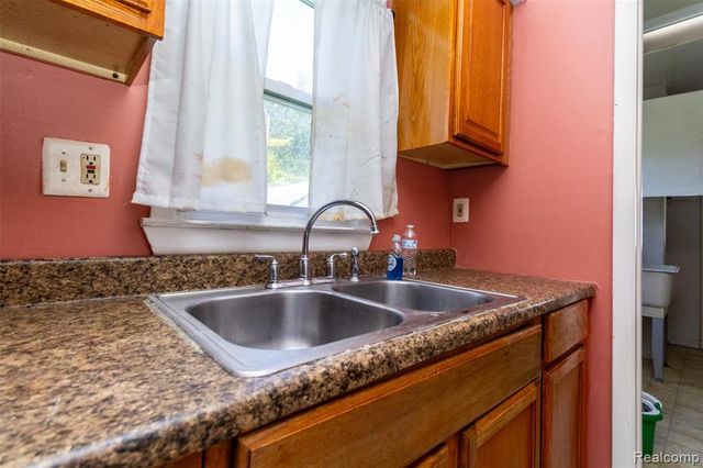 24567 Tallman, Warren, MI 48089