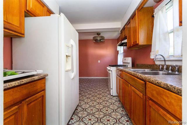 24567 Tallman, Warren, MI 48089