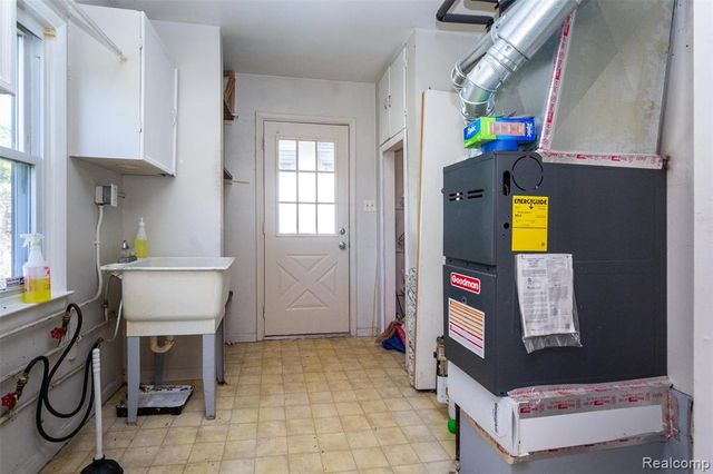 24567 Tallman, Warren, MI 48089