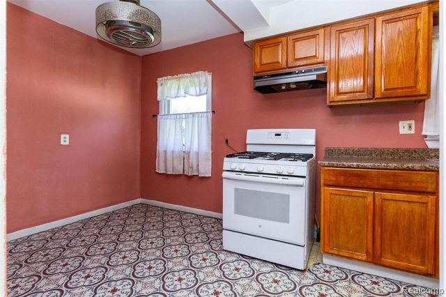 24567 Tallman, Warren, MI 48089