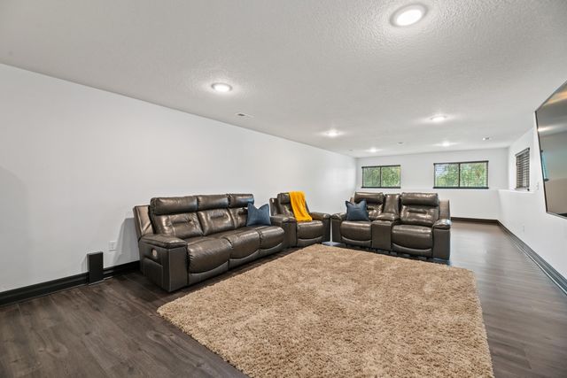 5817 N Edwards Ct, Wichita, KS 67204