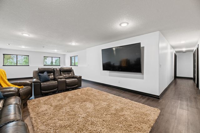 5817 N Edwards Ct, Wichita, KS 67204