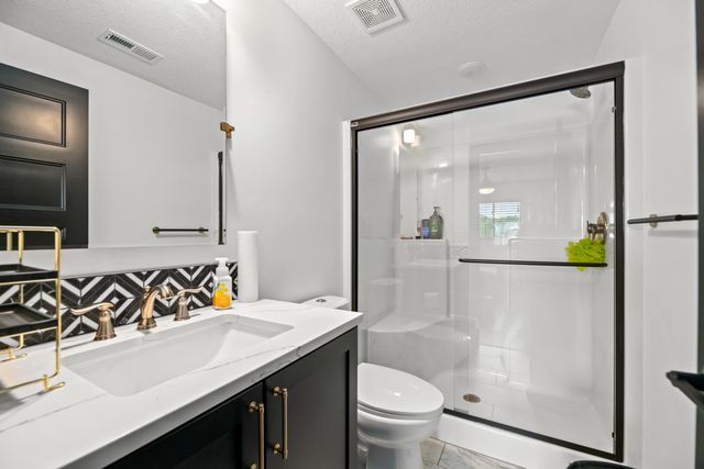 5817 N Edwards Ct, Wichita, KS 67204