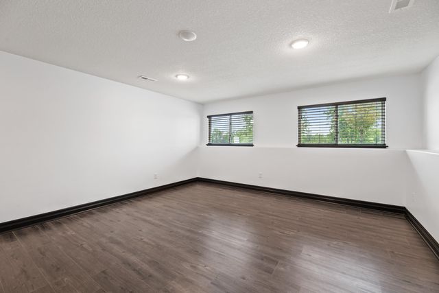 5817 N Edwards Ct, Wichita, KS 67204