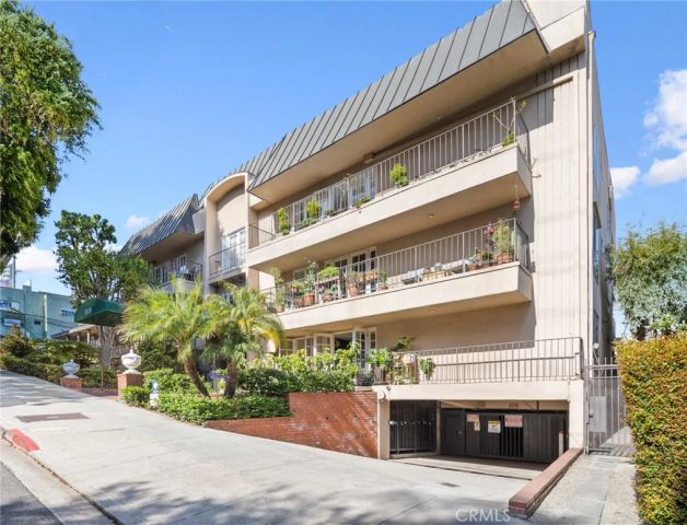 1010 Palm Avenue 207, West Hollywood, CA 90069