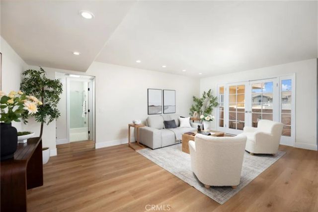 1010 Palm Avenue 207, West Hollywood, CA 90069