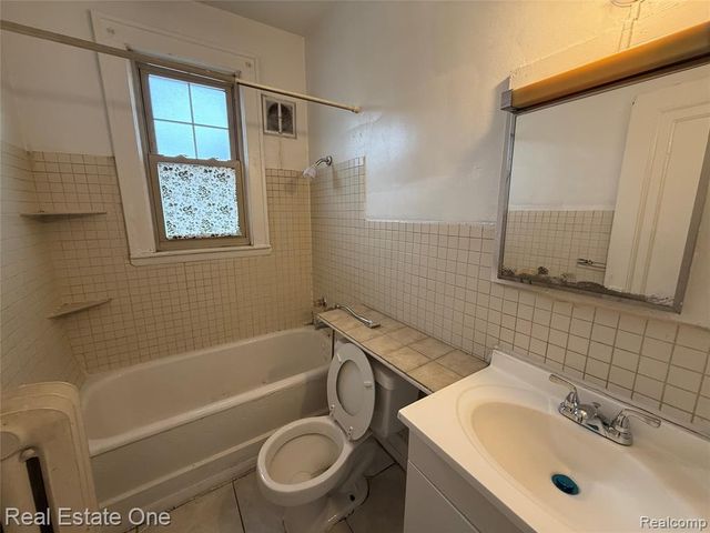 4700 Curtis Street 2W, Dearborn, MI 48126