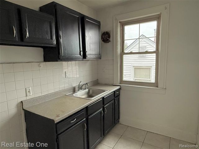 4700 Curtis Street 2W, Dearborn, MI 48126