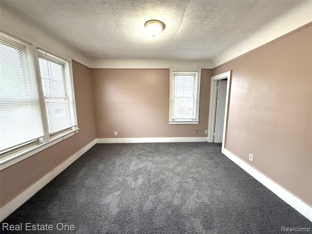 4700 Curtis Street 2W, Dearborn, MI 48126
