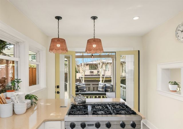 2407 11th Avenue E, Seattle, WA 98102